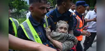 Al menos 98 muertos y cientos de desaparecidos en Nepal tras inundaciones cerca a China, según la policía local Al menos 98 muertos y cientos de desaparecidos en Nepal tras inundaciones cerca a China, según la policía local