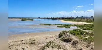 Oleajes de hasta dos metros golpean Pisco: afectan humedales, muelle y estructuras del borde costero Oleajes de hasta dos metros golpean Pisco: afectan humedales, muelle y estructuras del borde costero