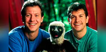 Los icónicos hermanos de ‘Zoboomafoo’ que desde 1999 llevan su amor por los animales a la televisión y siguen marcando generaciones Los icónicos hermanos de ‘Zoboomafoo’ que desde 1999 llevan su amor por los animales a la televisión y siguen marcando generaciones
