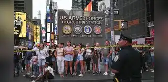 Vicepresidenta de Bank of America muere tras ser herida con un arma blanca en Times Square Vicepresidenta de Bank of America muere tras ser herida con un arma blanca en Times Square