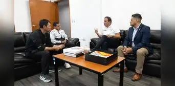 El campeón Cristhian Pacheco recibió reconocimiento del IPD tras conquistar el Maratón de México