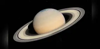 Astrónomos descubren una estructura geométrica de 10 lados que gira en la atmósfera de Saturno Astrónomos descubren una estructura geométrica de 10 lados que gira en la atmósfera de Saturno