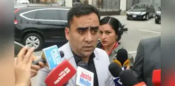 Diputado Marlon Aguirre asegura que por el momento se quedará en Juntos por el Perú
