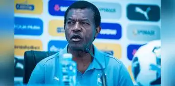 Julio César Uribe fue agredido por supuestos hinchas de Sporting Cristal a las afueras del estadio Alberto Gallardo Julio César Uribe fue agredido por supuestos hinchas de Sporting Cristal a las afueras del estadio Alberto Gallardo