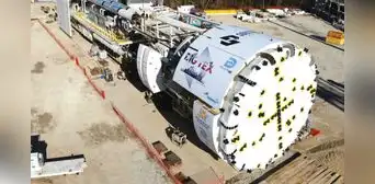 Esta gigantesca máquina se abrirá paso por los Andes para construir dos túneles de 14 kilómetros: el proyecto desafía una compleja zona geológica a 3.600 metros Esta gigantesca máquina se abrirá paso por los Andes para construir dos túneles de 14 kilómetros: el proyecto desafía una compleja zona geológica a 3.600 metros