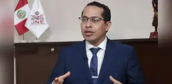 Roberto Burneo justifica participación de alcaldes en ejercicio: "No hay prohibición expresa en la Constitución" Roberto Burneo justifica participación de alcaldes en ejercicio: "No hay prohibición expresa en la Constitución"