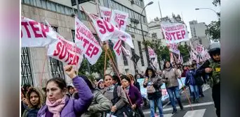 Maestros jubilados aún esperan pensión de S/3.500 cinco meses después de aprobada la Ley 32581 Maestros jubilados aún esperan pensión de S/3.500 cinco meses después de aprobada la Ley 32581