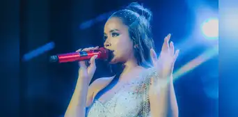 Kiara Lozano, vocalista de Corazón Serrano, recibe duras críticas por olvidarse la letra de ‘Mix cholito’ en pleno concierto: “Qué falta de profesionalismo” Kiara Lozano, vocalista de Corazón Serrano, recibe duras críticas por olvidarse la letra de ‘Mix cholito’ en pleno concierto: “Qué falta de profesionalismo”