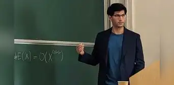 Un matemático llevaba 7 años intentando resolver este enigma y un joven sin título universitario lo consiguió con ayuda de la IA Un matemático llevaba 7 años intentando resolver este enigma y un joven sin título universitario lo consiguió con ayuda de la IA
