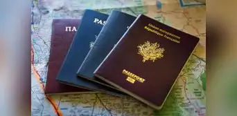 Estas son las únicas tres personas en el mundo que pueden viajar al extranjero sin pasaporte y la razón es sorprendente