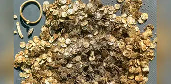 Un hombre salió con su detector de metales y encontró 4,5 kilos de plata enterrados hace unos 1.000 años