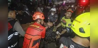 Naufragio de un ferri en Indonesia deja al menos 6 muertos y 130 desaparecidos tras mal tiempo en el mar de Java Naufragio de un ferri en Indonesia deja al menos 6 muertos y 130 desaparecidos tras mal tiempo en el mar de Java