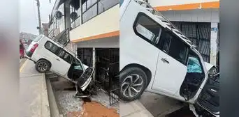 Chofer choca y empotra su carro contra vivienda en Ventanilla: habría estado bajo efectos del alcohol Chofer choca y empotra su carro contra vivienda en Ventanilla: habría estado bajo efectos del alcohol
