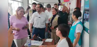 Seguridad del ministro de Salud impide a periodistas cubrir inspección del Hospital La Caleta en Chimbote Seguridad del ministro de Salud impide a periodistas cubrir inspección del Hospital La Caleta en Chimbote