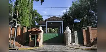Milei despide a unos 20 empleados de la residencia presidencial y pone el lugar bajo control militar Milei despide a unos 20 empleados de la residencia presidencial y pone el lugar bajo control militar