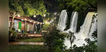 Buscan voluntarios que hablen inglés para vivir gratis cerca de las Cataratas del Iguazú: trabajarán 25 horas semanales en un hostal