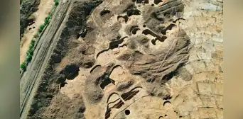 Una autopista hacia la Edad de Piedra: excavaciones en República Checa revelan viviendas de 7.000 años de antigüedad Una autopista hacia la Edad de Piedra: excavaciones en República Checa revelan viviendas de 7.000 años de antigüedad