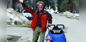 Salió de Canadá a los 45 años para dar la vuelta al mundo caminando y regresó 11 años después tras recorrer 64 países y 75.000 kilómetros Salió de Canadá a los 45 años para dar la vuelta al mundo caminando y regresó 11 años después tras recorrer 64 países y 75.000 kilómetros