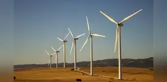 Un pequeño molino de 1923 cambió la historia de un rancho: hoy 50 gigantes eólicos producen electricidad para decenas de miles de hogares Un pequeño molino de 1923 cambió la historia de un rancho: hoy 50 gigantes eólicos producen electricidad para decenas de miles de hogares