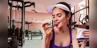 ¿Quieres hacer más repeticiones en el gimnasio? Un estudio descubrió que oler chocolate antes de entrenar podría ser suficiente