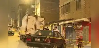 Hombre esperaba a una amiga cuando fue baleado dentro de su furgoneta en Villa María del Triunfo Hombre esperaba a una amiga cuando fue baleado dentro de su furgoneta en Villa María del Triunfo