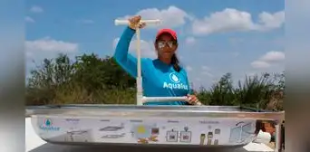 La joven que creó un sistema para convertir agua de lluvia en potable usando solo la luz del sol: su invento ya ayuda a miles de personas
