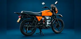 La moto eléctrica que suma más de 1 km de autonomía por minuto de carga y tiene batería resistente al agua con GPS: fue presentada en Kenia
