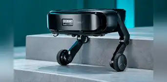 China muestra un robot aspirador que sube y limpia escaleras por sí solo: combina ruedas y patas articuladas para superar obstáculos