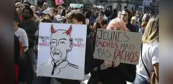Francia estima que entre 400 y 500 liceos suspenderán las clases el lunes por la ola de protestas estudiantiles Francia estima que entre 400 y 500 liceos suspenderán las clases el lunes por la ola de protestas estudiantiles