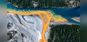 La NASA capta desde el espacio ríos de Alaska que se tiñen de naranja: la explicación está bajo el suelo congelado