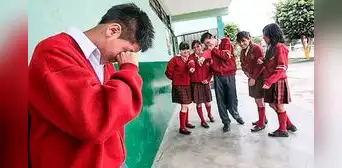 Violencia escolar se dispara en 2026: casos de agresiones aumentan 33% y septiembre marca récord histórico