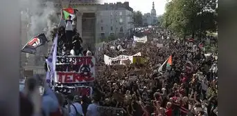Más de 250.000 personas marchan por toda Francia contra los recortes educativos y la violencia policial