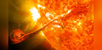 Erupción solar y riesgo de tormenta geomagnética: una nube de plasma llegará a la Tierra el viernes
