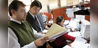 Proyecto de ley busca que funcionarios públicos paguen su defensa legal y solo reciban reembolso si son absueltos