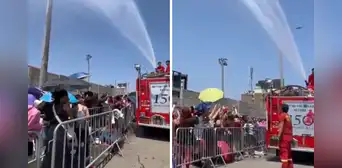 ¡Mojaron a las ARMY! Bomberos lanzan agua a fanáticas de BTS para aliviar las altas temperaturas
