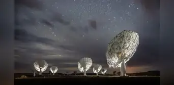 Una ráfaga rápida de radio: el telescopio James Webb localiza el origen de una antigua señal