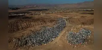 Un país de América Latina recibe toneladas de ropa usada de Europa y termina abandonada en uno de los desiertos más áridos del mundo Un país de América Latina recibe toneladas de ropa usada de Europa y termina abandonada en uno de los desiertos más áridos del mundo