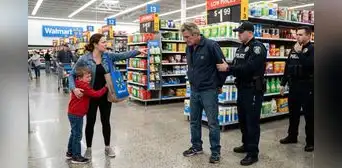 Terror en Walmart | Hombre es acusado de exhibicionismo dentro del supermercado