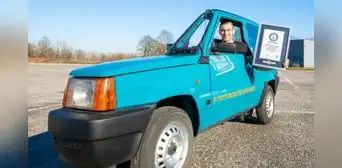 Un italiano transformó un automóvil en el más estrecho del mundo: mide menos de 60 centímetros de ancho y entró en el récord Guinness