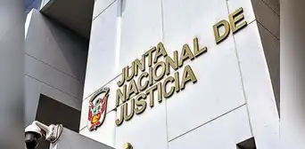 Destituyen a dos jueces en Puno por fallo que ordenó devolver lingotes de oro de 13 kilos y liberar a dos mujeres Destituyen a dos jueces en Puno por fallo que ordenó devolver lingotes de oro de 13 kilos y liberar a dos mujeres