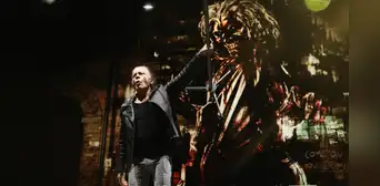 El Estadio Nacional se tiñó de rojo por Iron Maiden y Dickinson ondeó la bicolor El Estadio Nacional se tiñó de rojo por Iron Maiden y Dickinson ondeó la bicolor