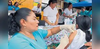 Minsa comprará un millón de vacunas contra el dengue y prepara hospitales de campaña por el fenómeno El Niño Minsa comprará un millón de vacunas contra el dengue y prepara hospitales de campaña por el fenómeno El Niño