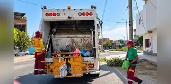 Compactadoras de la Municipalidad Provincia del Santa refuerzan el recojo de residuos en diversos sectores de Chimbote Compactadoras de la Municipalidad Provincia del Santa refuerzan el recojo de residuos en diversos sectores de Chimbote
