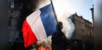 Gobierno de Francia decreta toque de queda por segunda noche y responsabiliza a la "ultraizquierda" por los disturbios