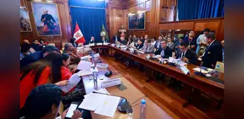 Altercado entre senadores en la Comisión de Constitución marca aprobación del reglamento para elegir a miembros del TC Altercado entre senadores en la Comisión de Constitución marca aprobación del reglamento para elegir a miembros del TC