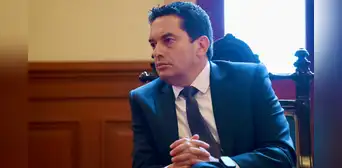 Torres admite error en la ley de facultades tras defender que cumplió la Constitución: "He dispuesto la fe de erratas" Torres admite error en la ley de facultades tras defender que cumplió la Constitución: "He dispuesto la fe de erratas"