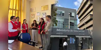 Minedu suspende a cuatro escolares por agredir a un menor de 14 años y evalúa expulsarlos de colegio en San Miguel Minedu suspende a cuatro escolares por agredir a un menor de 14 años y evalúa expulsarlos de colegio en San Miguel