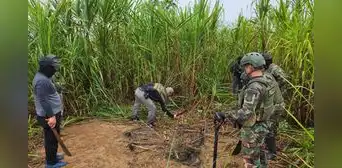 Dos cuerpos, proyectiles y trampas explosivas en La Pampa: buscan más fosas en zona minera de Madre de Dios Dos cuerpos, proyectiles y trampas explosivas en La Pampa: buscan más fosas en zona minera de Madre de Dios