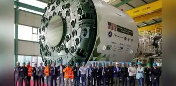 Ponen en marcha una tuneladora de 1.680 toneladas que perforará nueve metros de roca al día para construir un túnel de US$16.000 millones