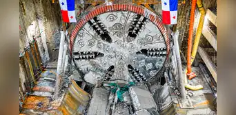Una gigantesca tuneladora cruza bajo el Canal de Panamá y completa la excavación de un túnel de 4,5 kilómetros: se inauguraría en 2028